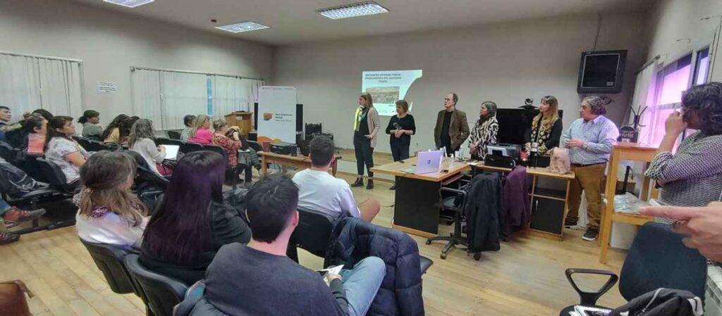 prevención del suicidio, Esquel, Secretaría de Salud del Chubut, salud mental, encuentro multisectorial, comunidad de Esquel, abordaje integral del suicidio, Sergio Wisky, Sebastián Quinteros, recursos comunitarios, mesa intersectorial, instituciones locales, salud pública, Ley 27130, estrategias de prevención, Chubut.