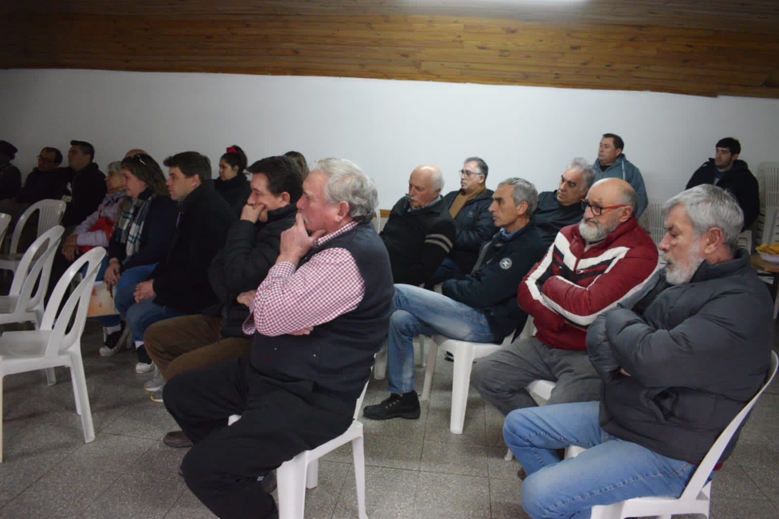 Anunciaron la llegada de asistencia material y económica a productores de Sarmiento