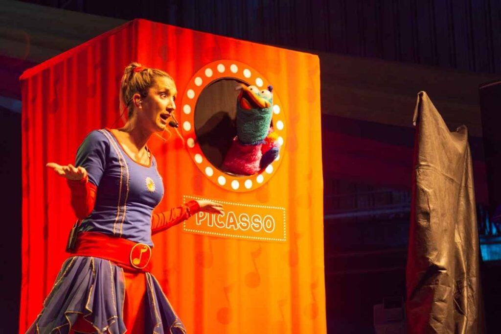 Día de las Infancias, Sarmiento, kermés, eventos familiares, Municipalidad de Sarmiento, Solcito, Santi Clown, Marejada, Sebastián Balochi, juegos infantiles, entretenimiento, shows en Sarmiento, actividades gratuitas, festejos en familia, Gimnasio Municipal N° 1