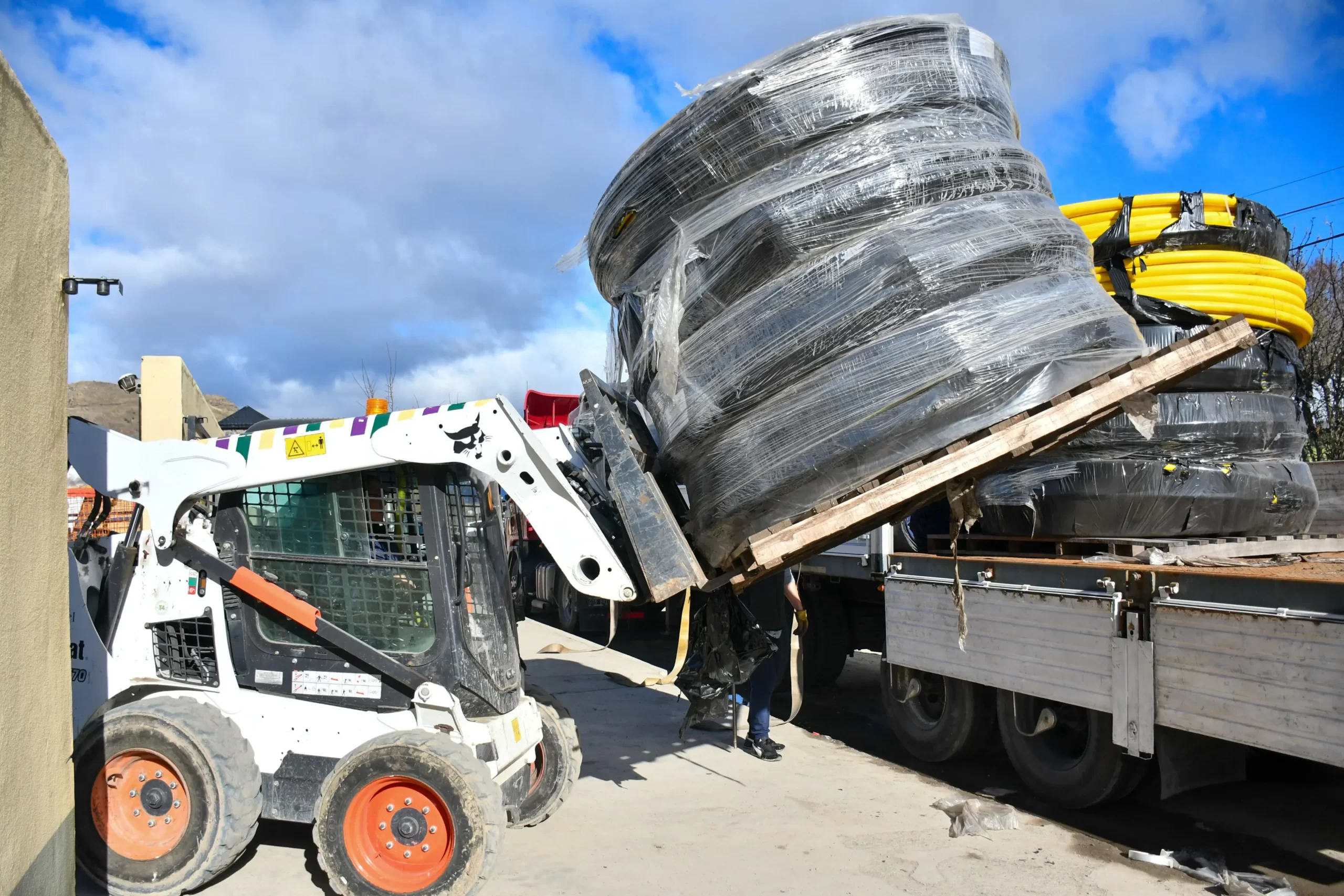 Llegaron los materiales para iniciar la obra de gas en Valle Chico