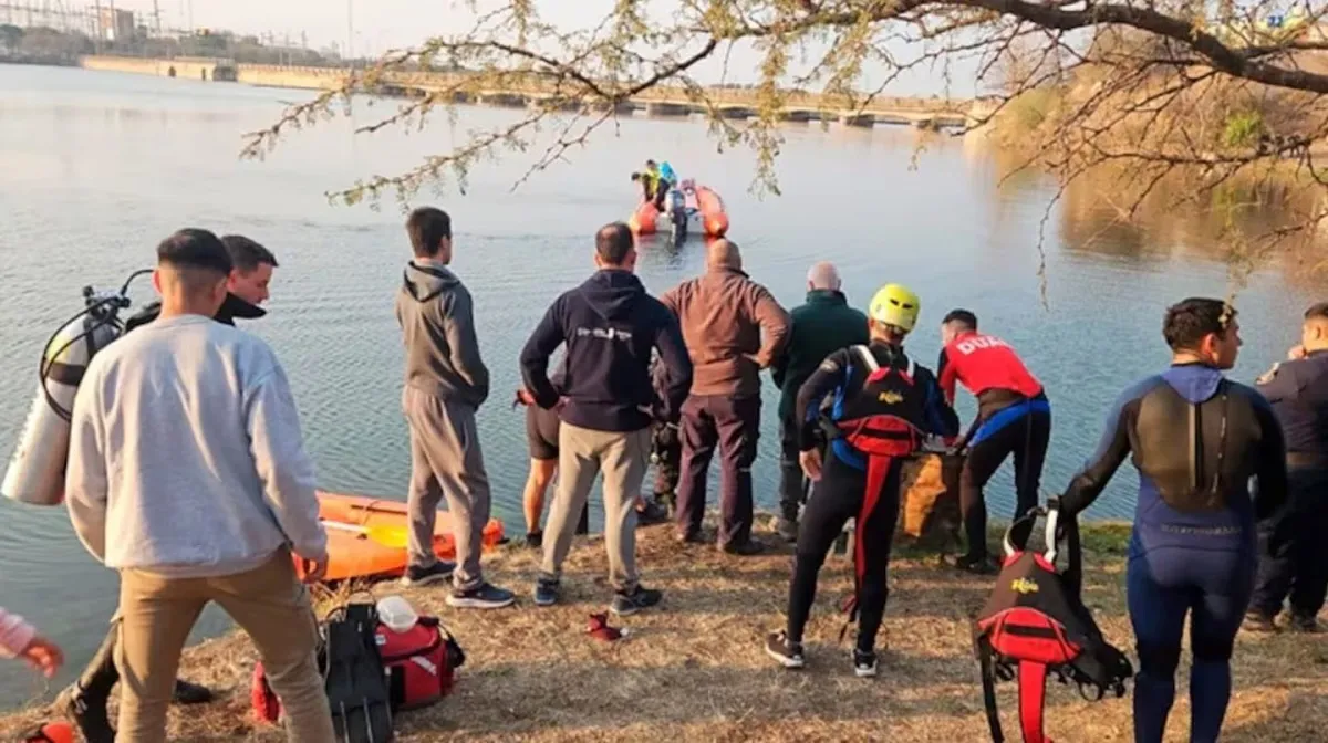 Murió al salvar a su hija tras el vuelco de su bote en un lago de ...
