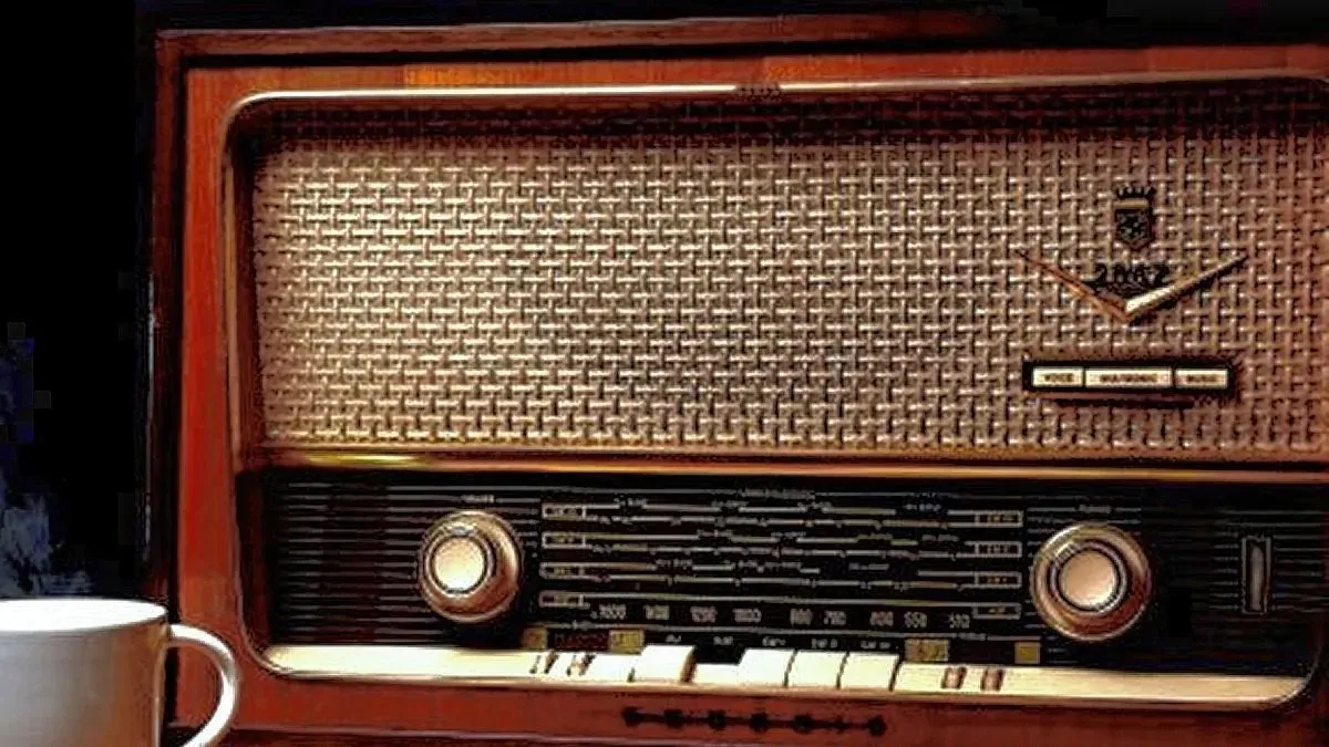 Radio playing christmas music