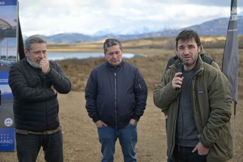Ignacio Torres, Matías Taccetta, Esquel, planta de gas, hotel 5 estrellas, Coopetel, empleo en Chubut, inversión en Esquel, desarrollo económico, turismo en Esquel, Víctor Santa María, SUTERH, Diego Lapenna, piedra basal, ley de promoción de inversiones, economía chubutense
