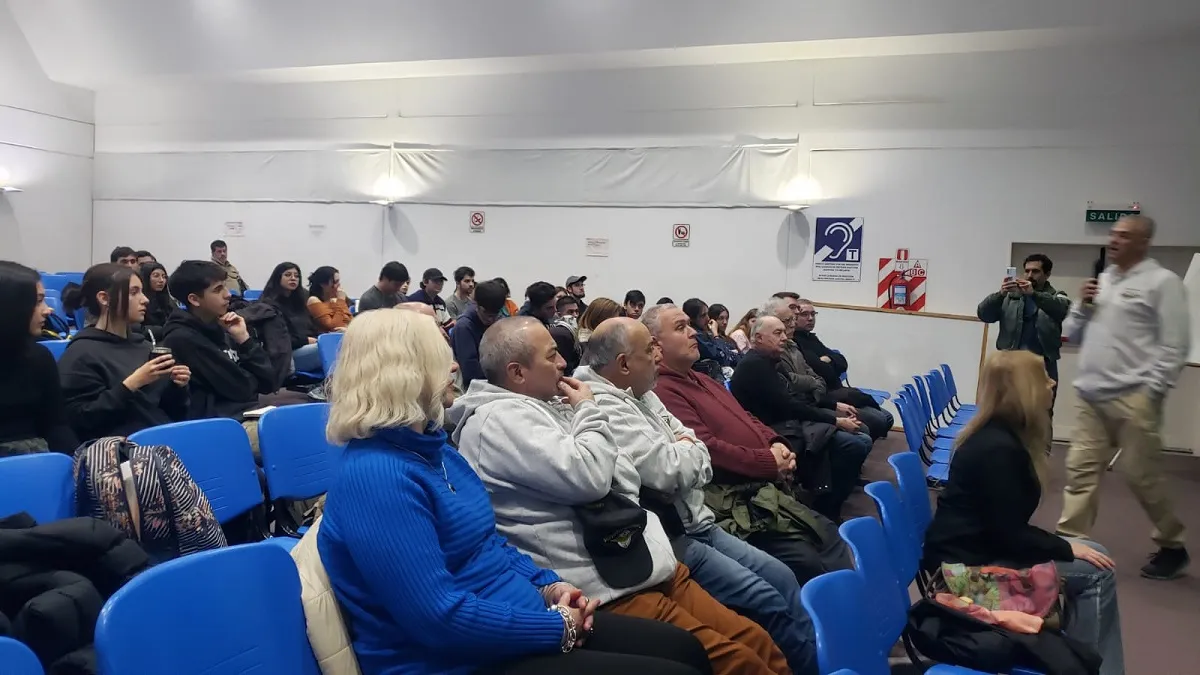 aviación, turismo, Puerto Madryn, UNPSJB, conferencia académica, historia de la aviación, turismo y transporte, Pablo Arbeletche, Verónica Mariela Blanco, extensión universitaria