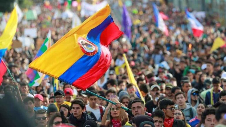Colombia se moviliza para respaldar al gobierno en defensa de la Ley Pensional
