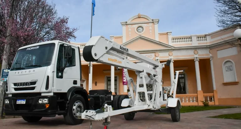 Esquel refuerza su flota con nuevo camión para Espacios Verdes