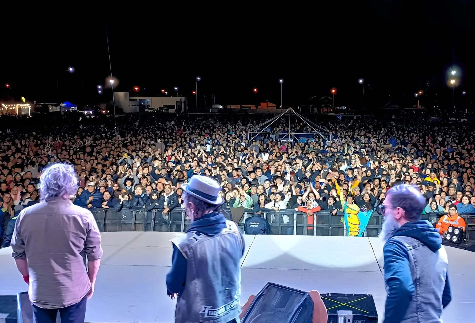 Regresó a Trelew la Fiesta del Pingüino con la exitosa presentación de Kapanga