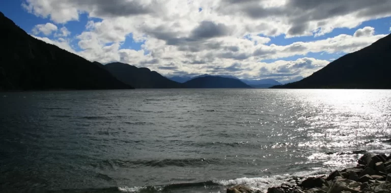 Quién era la persona hallada sin vida en un lago de la Patagonia