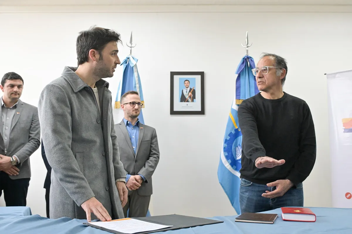 Torres tomó juramento a Sergio Wisky como presidente del ISSyS