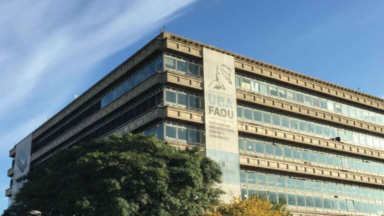 Docentes universitarios anuncian medidas de fuerza en todo el país