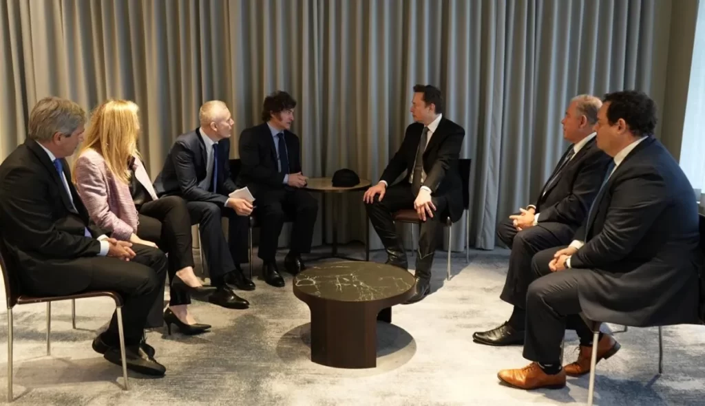 Javier Milei, Elon Musk, Tesla, reunión Milei Musk, Tesla Argentina, Karina Milei, Luis Caputo, Gerardo Werthein, Demian Reidel, X, Nueva York, The Langham, inversiones Argentina, economía argentina