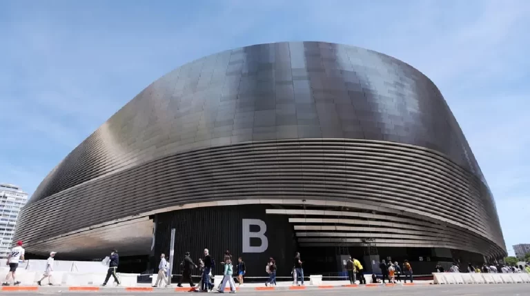 Ordenan la paralización de las obras en el Santiago Bernabéu