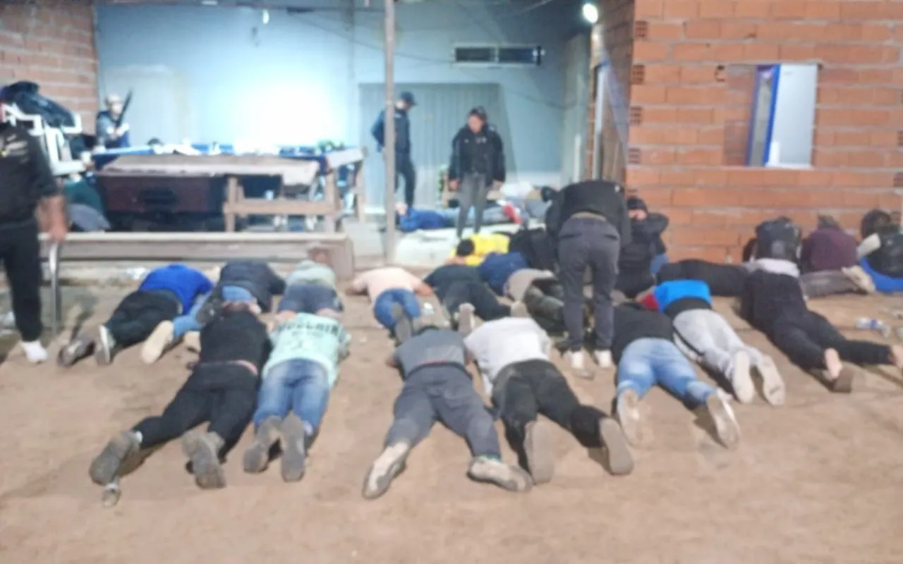 Seis policías detenidos por falso allanamiento y robo millonario