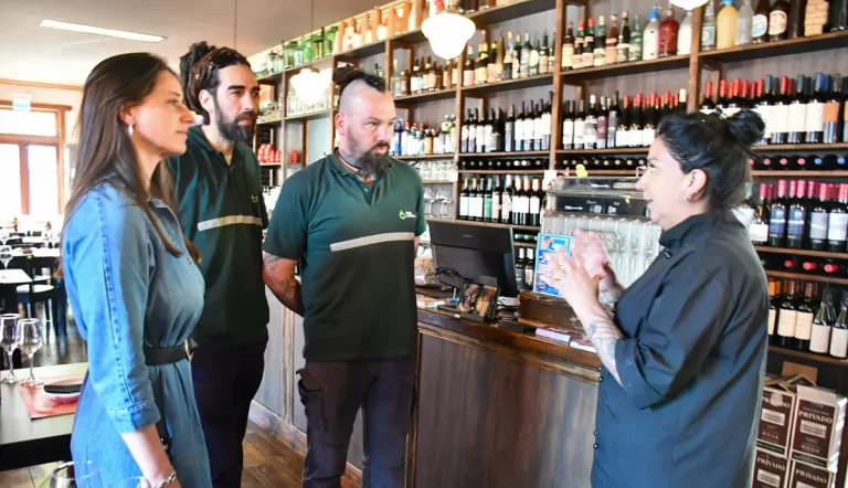 Comenzó en Esquel el programa de reciclado de aceite usado