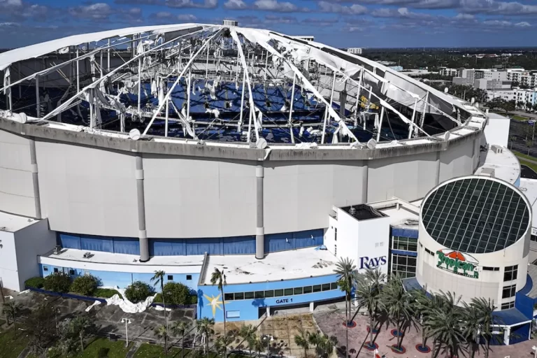 El huracán Milton arrancó el techo del estadio de los Tampa Bay Rays