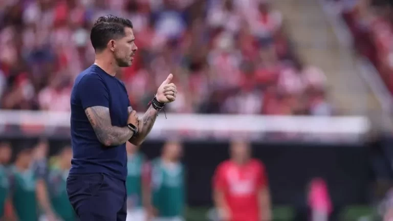 Gago arregló su salida de Chivas y es oficialmente DT de Boca