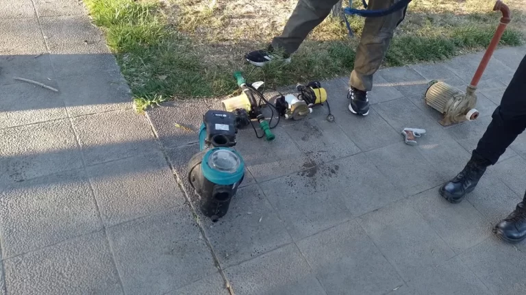 Fue atrapado mientras robaba bombas de agua desde los techos de vecinos