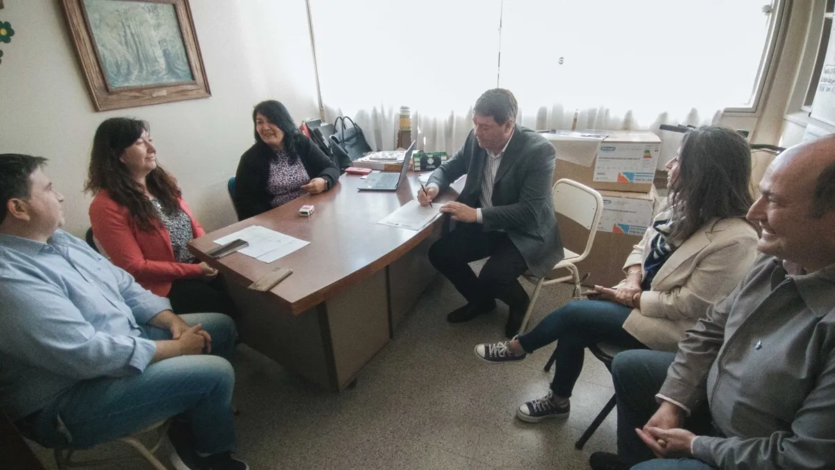 Rawson y Provincia comenzaron con la construcción de un acceso seguro en la Escuela N° 702