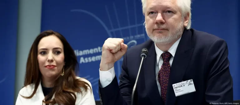 Assange dijo que se declaró culpable «de haber hecho periodismo»