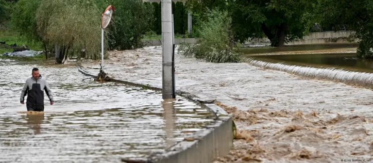 Inundaciones dejan al menos 16 muertos en Bosnia