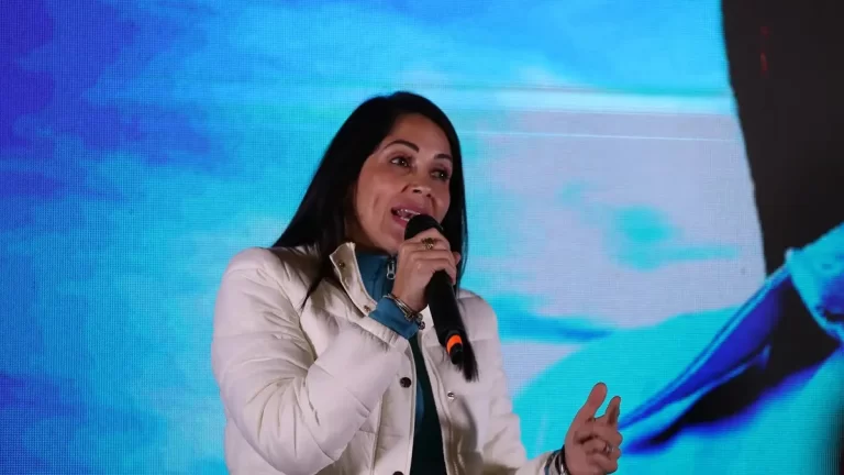Luisa González teme por su vida y denuncia la actitud de Noboa