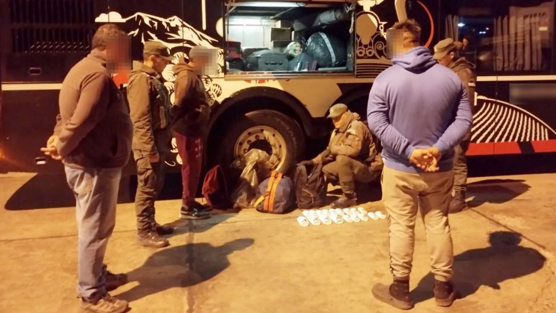 Polvo blanco, pero no era talco: Pasajero transportaba cocaína en productos de higiene