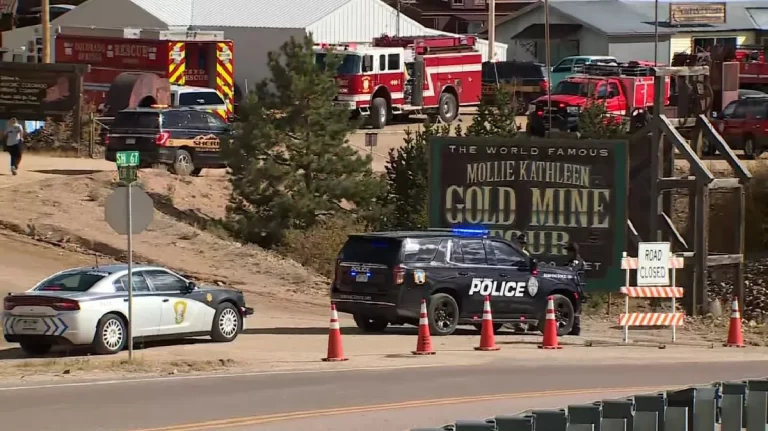Un muerto y 12 atrapados en una mina turística de Colorado 