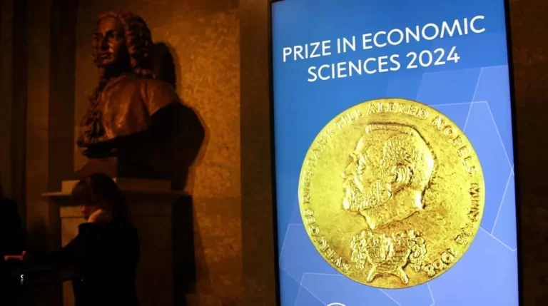 El Nobel de Economía habló sobre el declive argentino