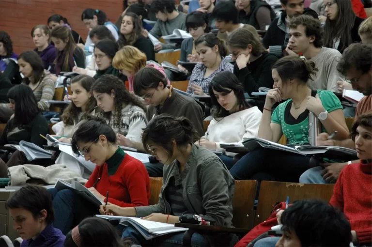 Las universidades públicas podrán comenzar a cobrar a estudiantes extranjeros