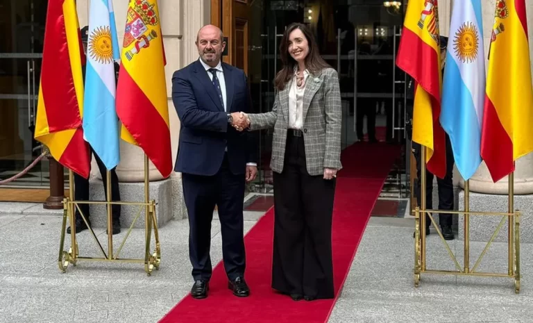 Villarruel inició su gira europea con una reunión clave en España