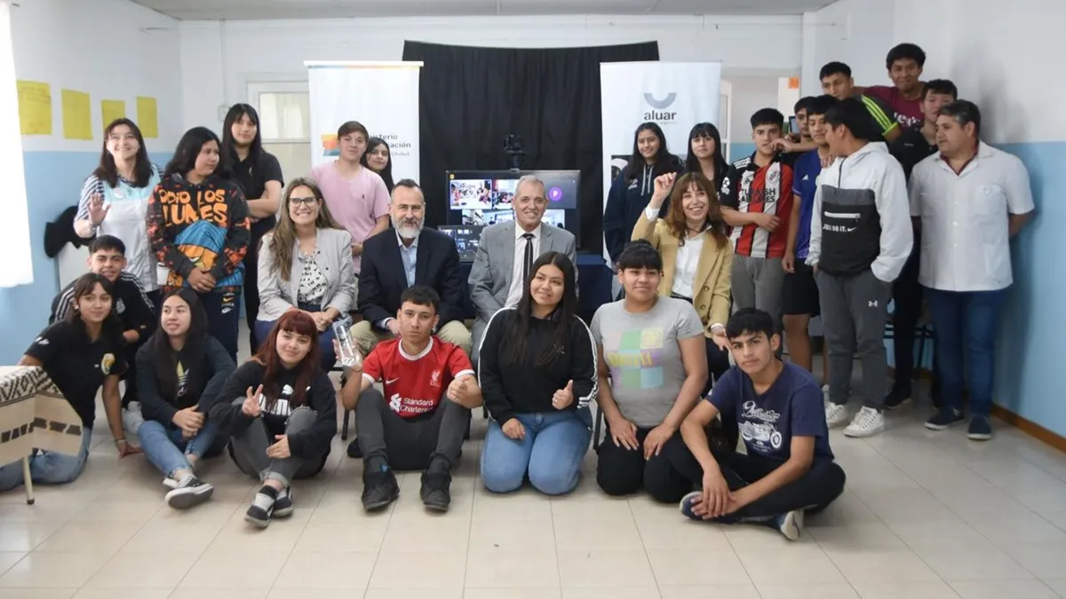Alumnos de Los Altares estrenaron equipamiento de conectividad