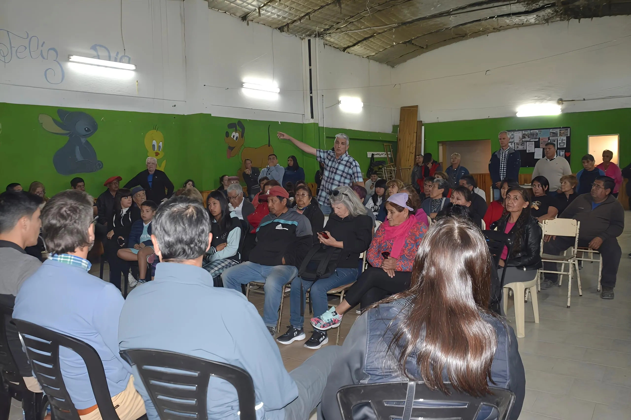 El intendente de Trelew visitó a vecinos del barrio Oeste