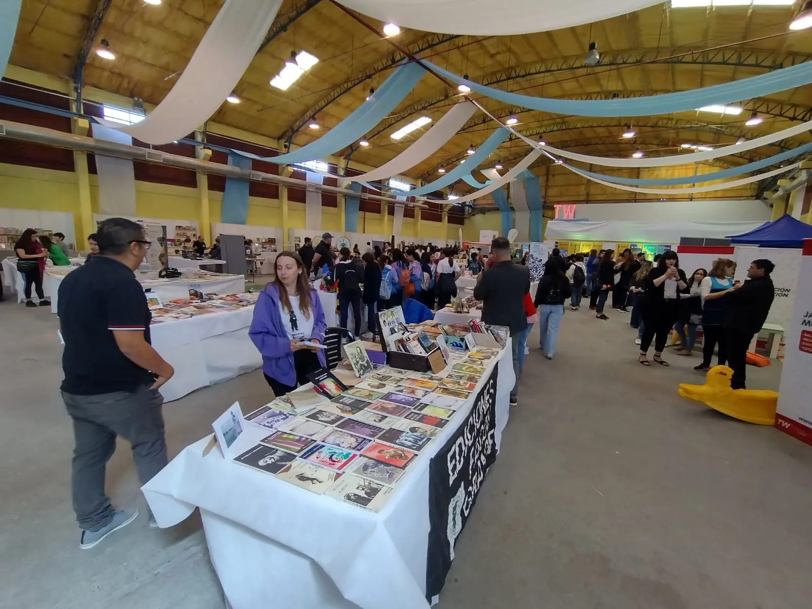 Comenzó una nueva edición de la Feria del Libro y las Artes de Trelew