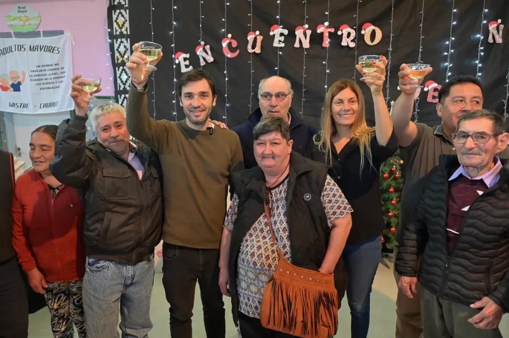 Chubut, Gan Gan, adultos mayores, agasajo, Fundación Banco del Chubut, sentido de pertenencia, fin de año, meseta chubutense, actividades recreativas, desarrollo provincial, inclusión, encuentros comunitarios, gobernador Torres, ministerio de Desarrollo Humano, eventos en la meseta, apoyo a los pueblos pequeños
