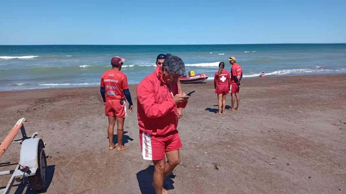 Guardavidas asistieron a dos personas en el Puerto de Rawson