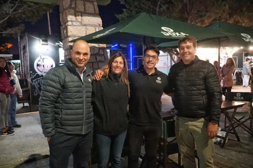 Fiesta del Langostino, Playa Unión, Rawson, paella, gastronomía, shows en vivo, artistas locales, Ballet Suyay Kalen, Pablo Ricco, folklore, Nacho Montenegro, Marcelo Sandoval, Manolo Olcina, Urbanos, cultura local, tradición.