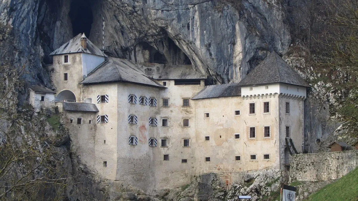El Castillo de Predjama una fortaleza única y un récord Guinness