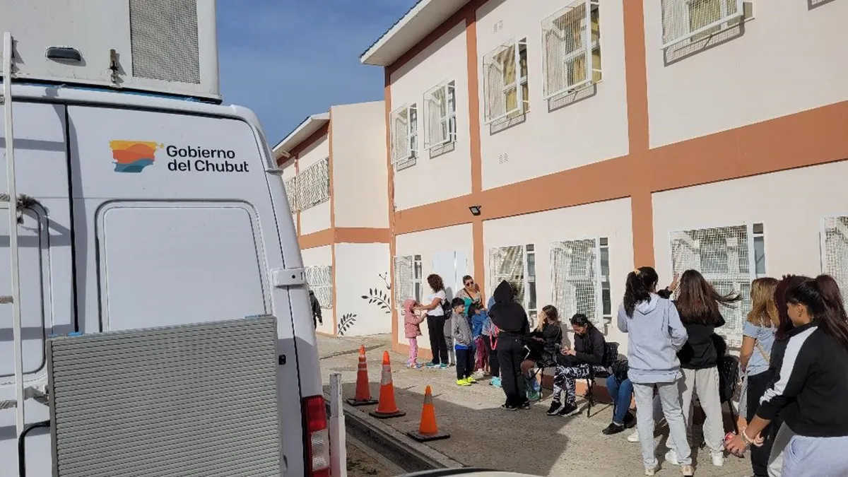 Exitosa primera jornada de documentación del Registro Civil Móvil en Comodoro