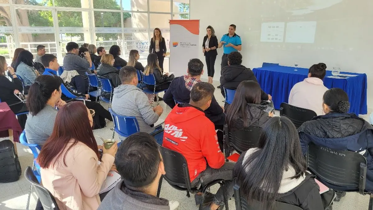Provincia capacitó a videovigiladores en Comodoro Rivadavia