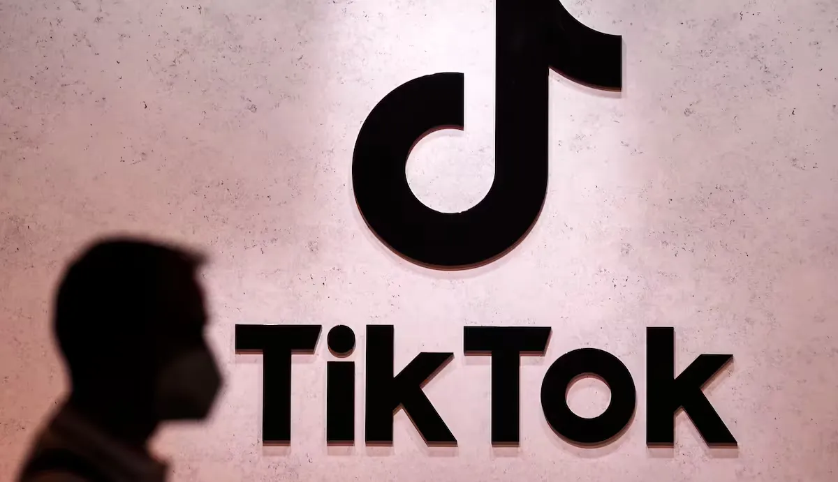 TikTok reemplazó moderadores humanos por <b>inteligencia artificial</b> - Radio 3 thumbnail