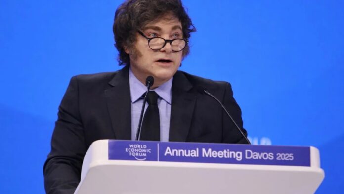 javier-milei-foro-davos-2025jpeg_11zon Milei, acuerdo FMI, devaluación, dólares, Banco Central, economía argentina, FMI, reservas internacionales, inflación, ajuste fiscal, BID, Banco Mundial, CAF, tipo de cambio, déficit fiscal, Guzmán