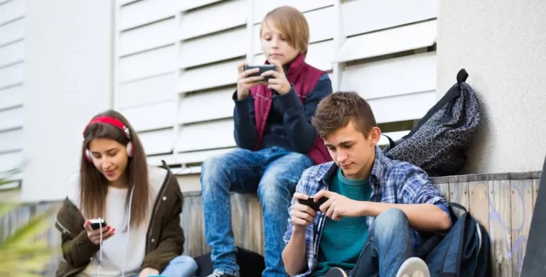 El impacto de la hiperconectividad en la salud de los adolescentes