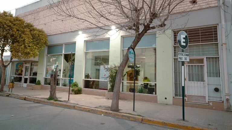 Trelew inaugura muestras sobre naturaleza y humor gráfico a través de caricaturas