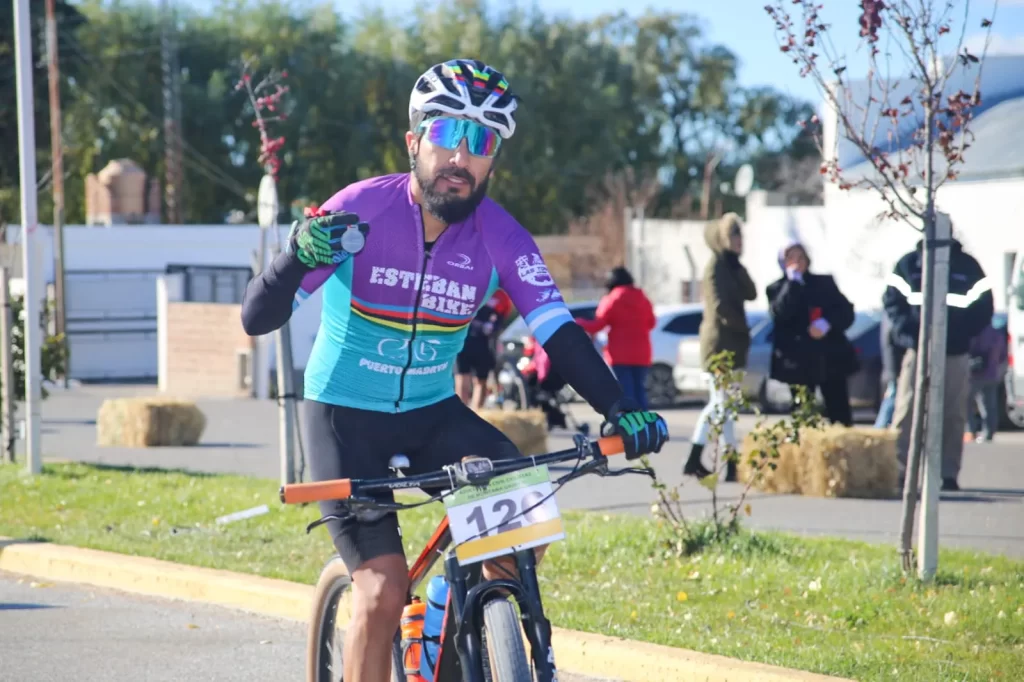 rural bike,chubut deportes,día del trabajador ciclismo,silvina amado,nicolás antorena,gaiman,dolavon,28 de julio,ciclismo valle chubut,competencia rural bike,ciclismo femenino,ciclismo masculino,feria 28 de julio,pedro flores,yanina hidalgo