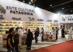 : Feria del Libro Buenos Aires, Chubut cultura, autores chubutenses, Ente Cultural Patagonia, Fundación El Libro, literatura patagónica, Julia Chaktoura, Ignacio Torres, Sergio Caviglia, Silvia Iglesias, libros 2025, presentación de libros, literatura argentina, Casa del Chubut, Fondo Editorial Provincial