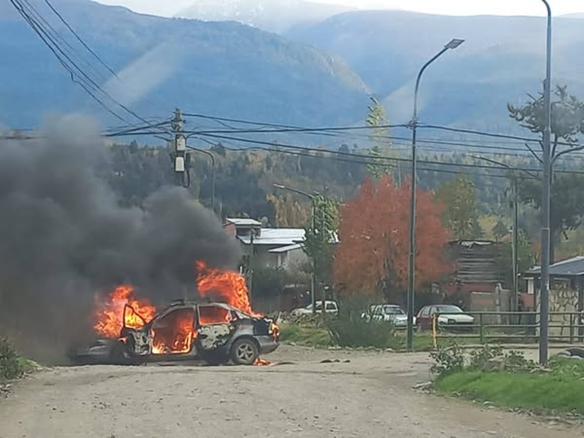 VIDEO | Se incendió un auto en el patio de una vivienda - Radio 3 ...
