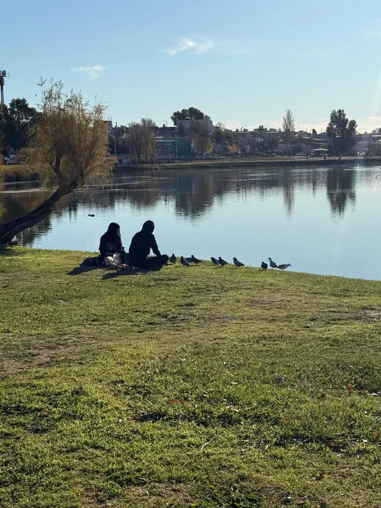 Trelew, espacios públicos, plazas de Trelew, Gerardo Merino, plan municipal Trelew, recuperación urbana, comunidad en Trelew, Puente Hendre, Laguna Cacique Chiquichano, plaza Brown, plaza Centenario, plaza Alfredo García, skatepark Trelew, cultura en espacios públicos, vida al aire libre