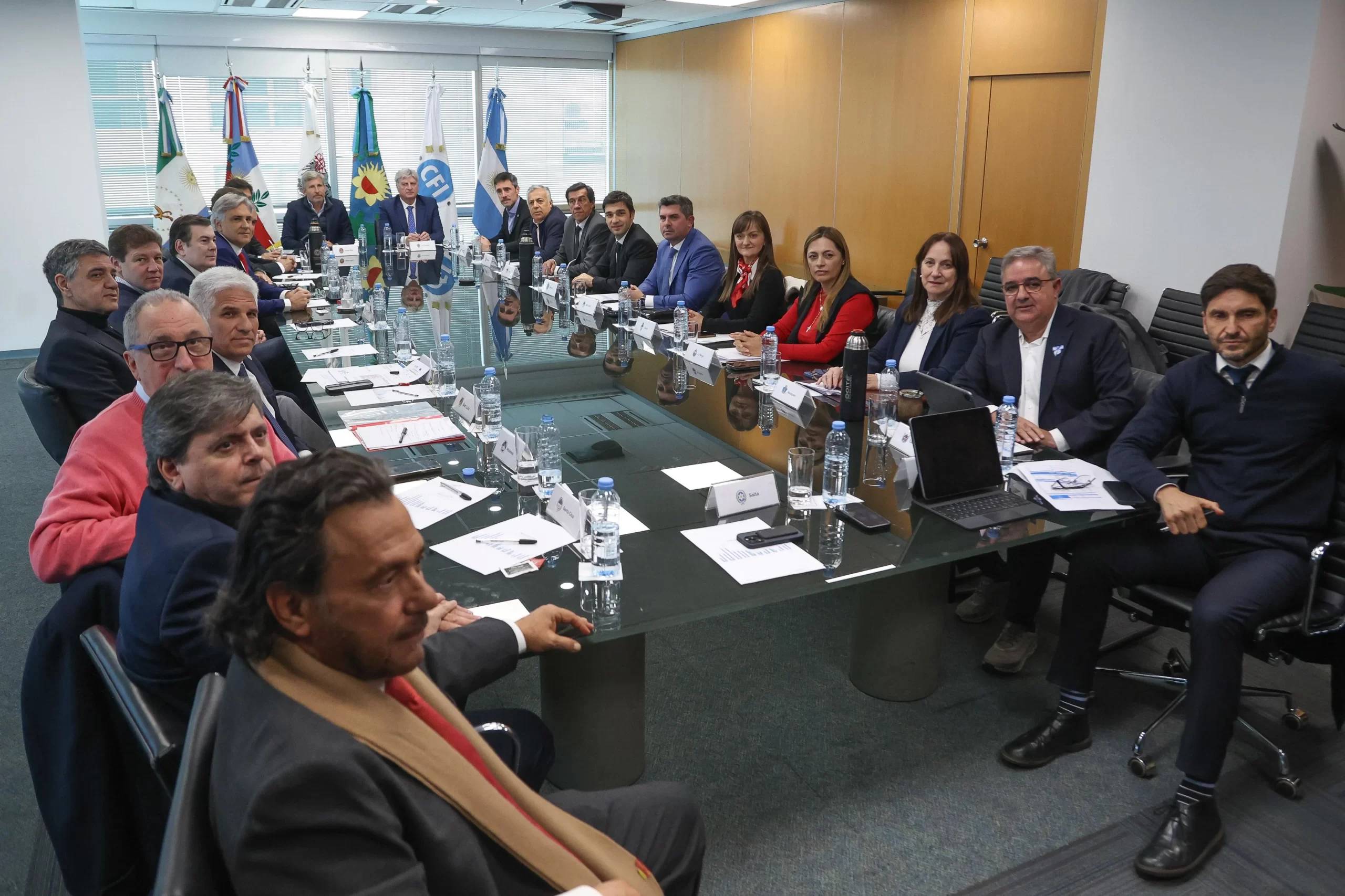 Torres se reunió con gobernadores en el Consejo Federal de Inversiones - Radio 3 Cadena Patagonia