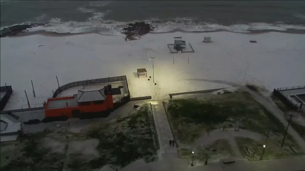 nevó en Miramar, nieve en Buenos Aires, nieve en la costa, playa con nieve, clima extremo Argentina, ola de frío, nevada histórica, fotos nieve Miramar, videos nieve Miramar, nieve en la playa, SMN nieve, clima Miramar, nieve costa atlántica, invierno Argentina 2025, fenómeno climático inusual