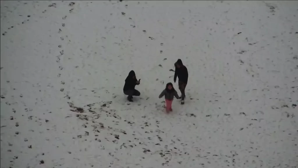 nevó en Miramar, nieve en Buenos Aires, nieve en la costa, playa con nieve, clima extremo Argentina, ola de frío, nevada histórica, fotos nieve Miramar, videos nieve Miramar, nieve en la playa, SMN nieve, clima Miramar, nieve costa atlántica, invierno Argentina 2025, fenómeno climático inusual